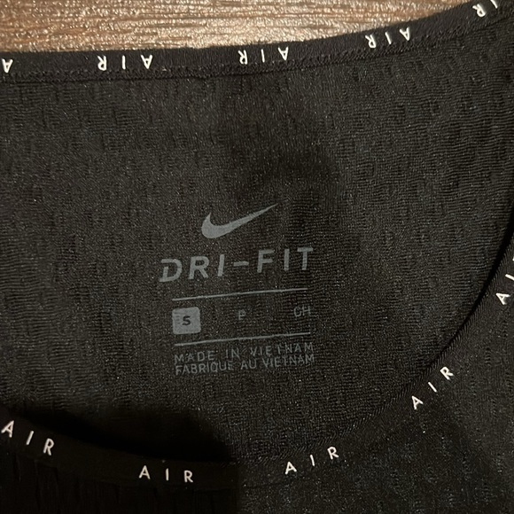 Bundle of women’s basketball mesh clothes - Picture 2 of 3